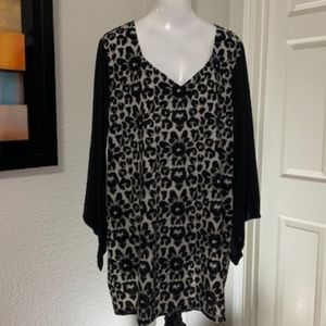 NWT Highness B & W Top Bell Sleeves Size 3X